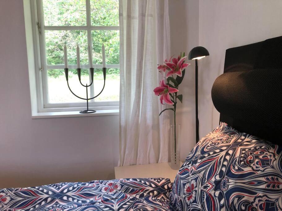 Villa Lilla Huset Med Stor Traedgardstomt Naera Golf Och Hav Trosa Esterno foto