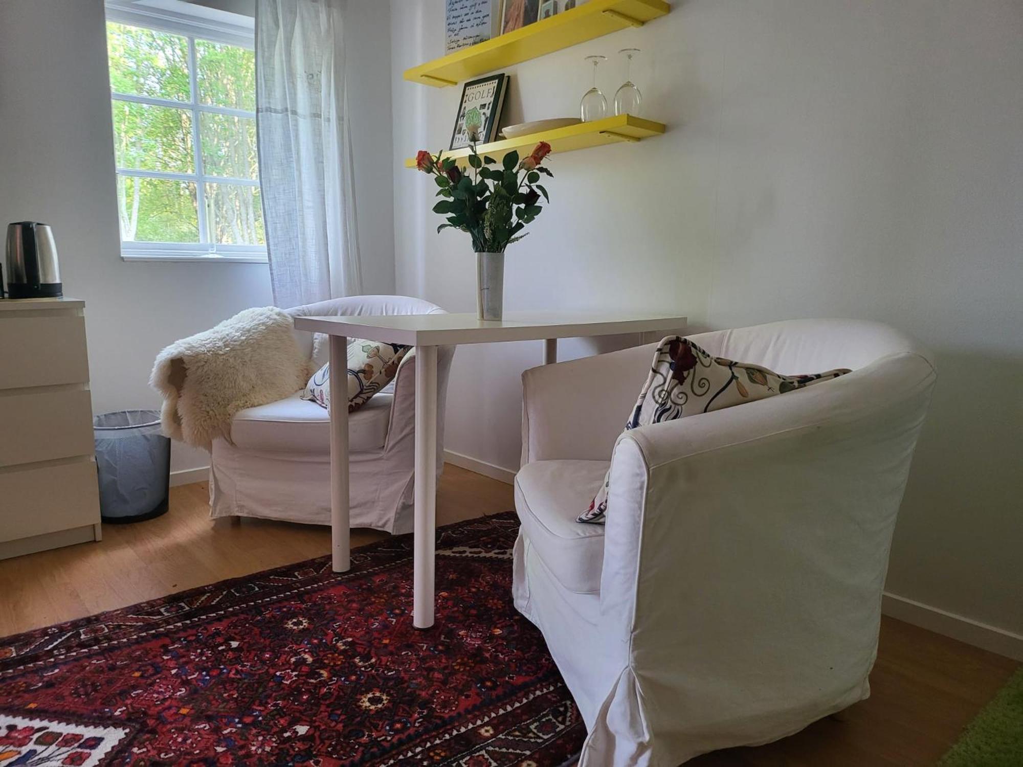 Villa Lilla Huset Med Stor Traedgardstomt Naera Golf Och Hav Trosa Esterno foto