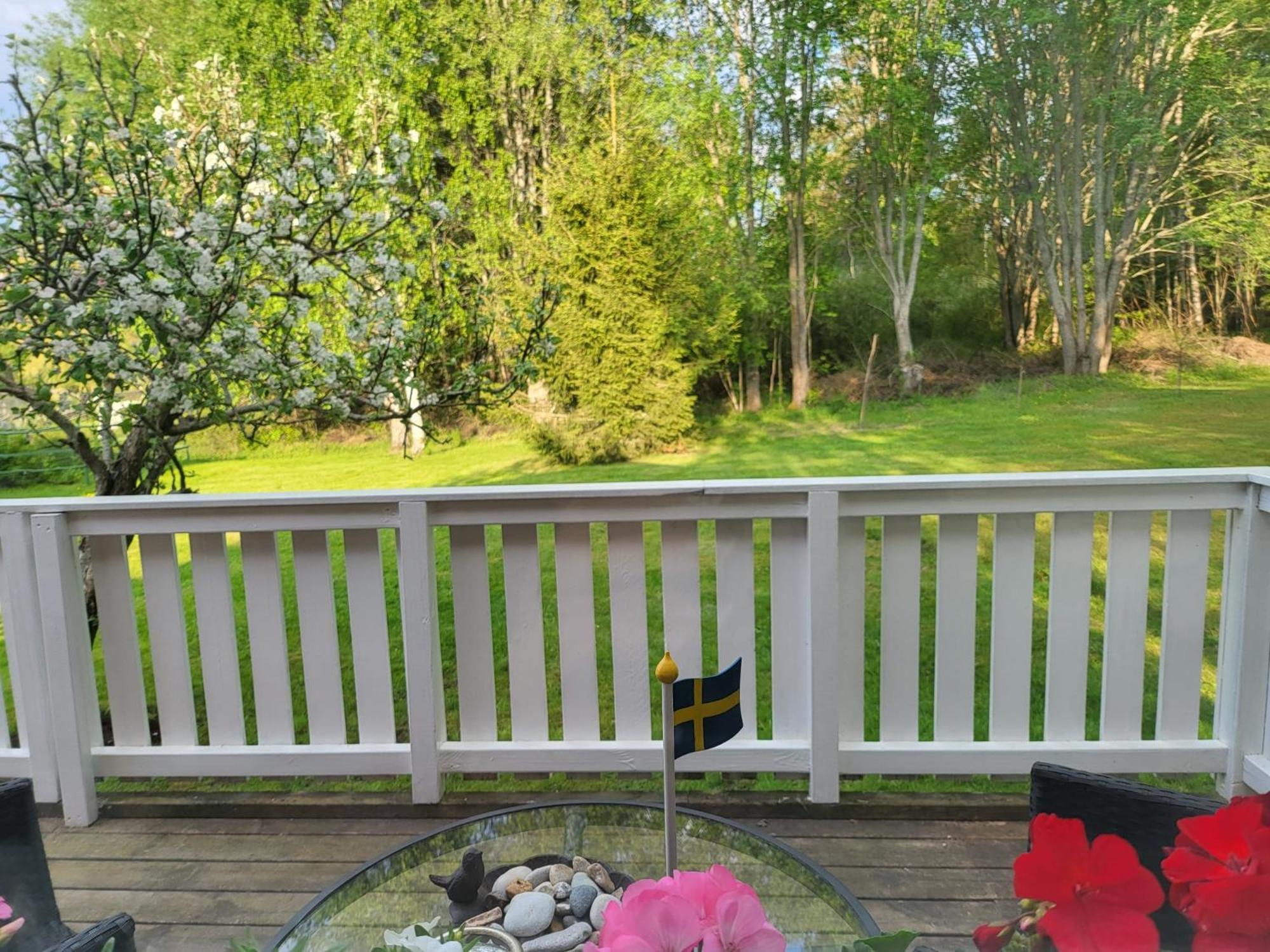 Villa Lilla Huset Med Stor Traedgardstomt Naera Golf Och Hav Trosa Esterno foto
