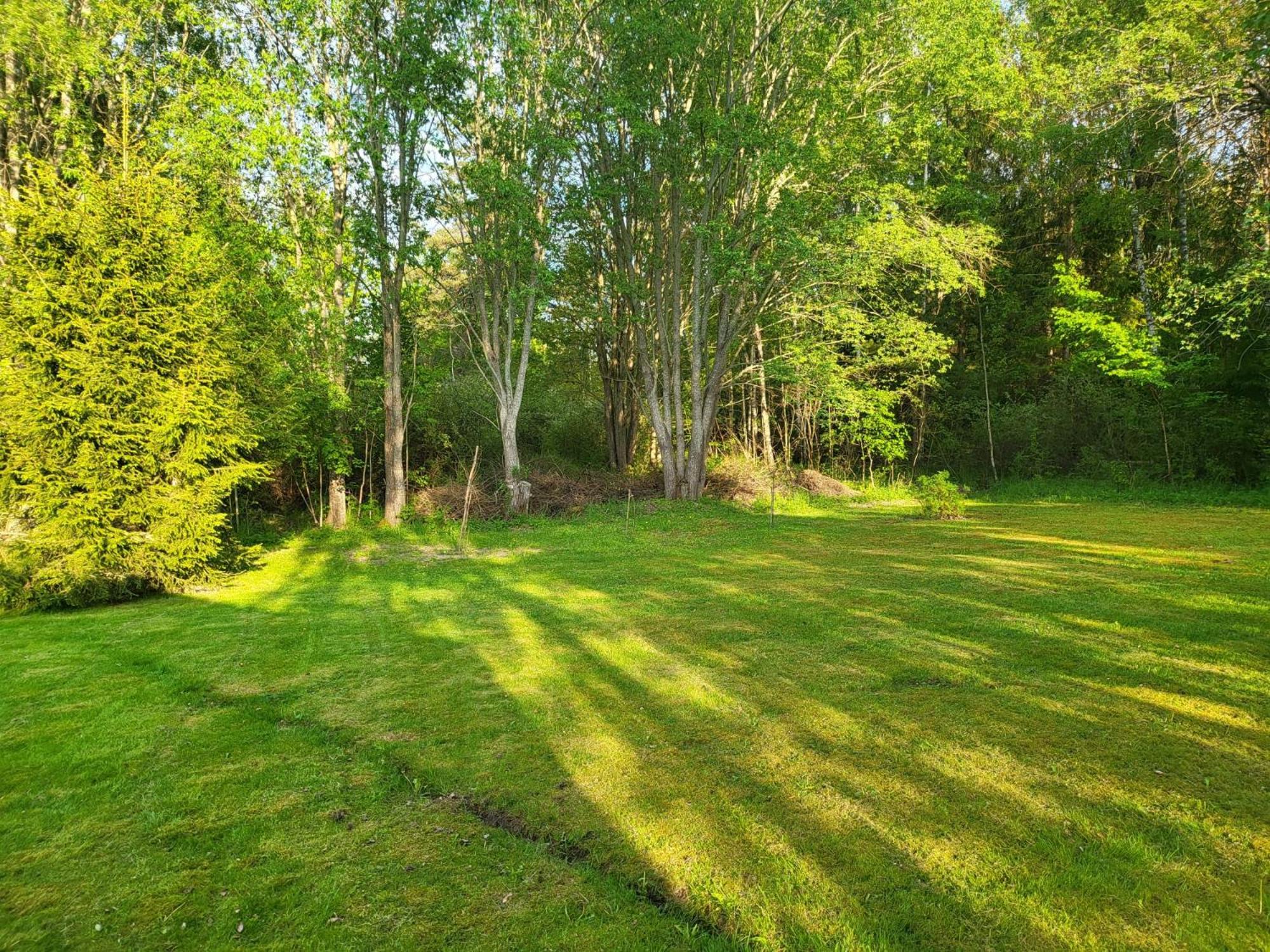 Villa Lilla Huset Med Stor Traedgardstomt Naera Golf Och Hav Trosa Esterno foto