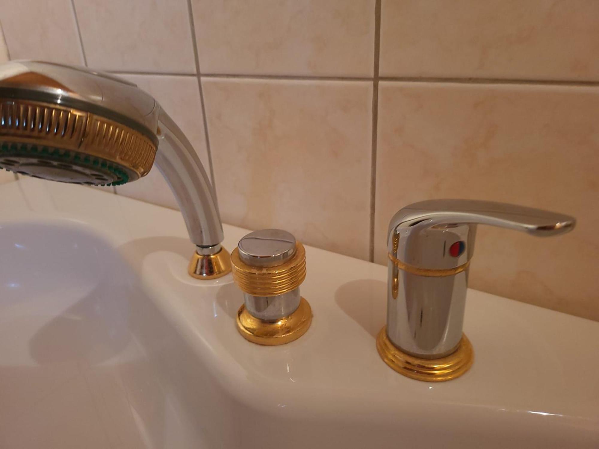 Villa Lilla Huset Med Stor Traedgardstomt Naera Golf Och Hav Trosa Esterno foto