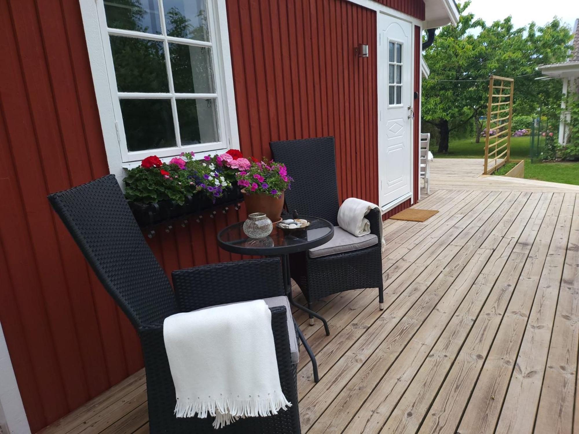 Villa Lilla Huset Med Stor Traedgardstomt Naera Golf Och Hav Trosa Esterno foto