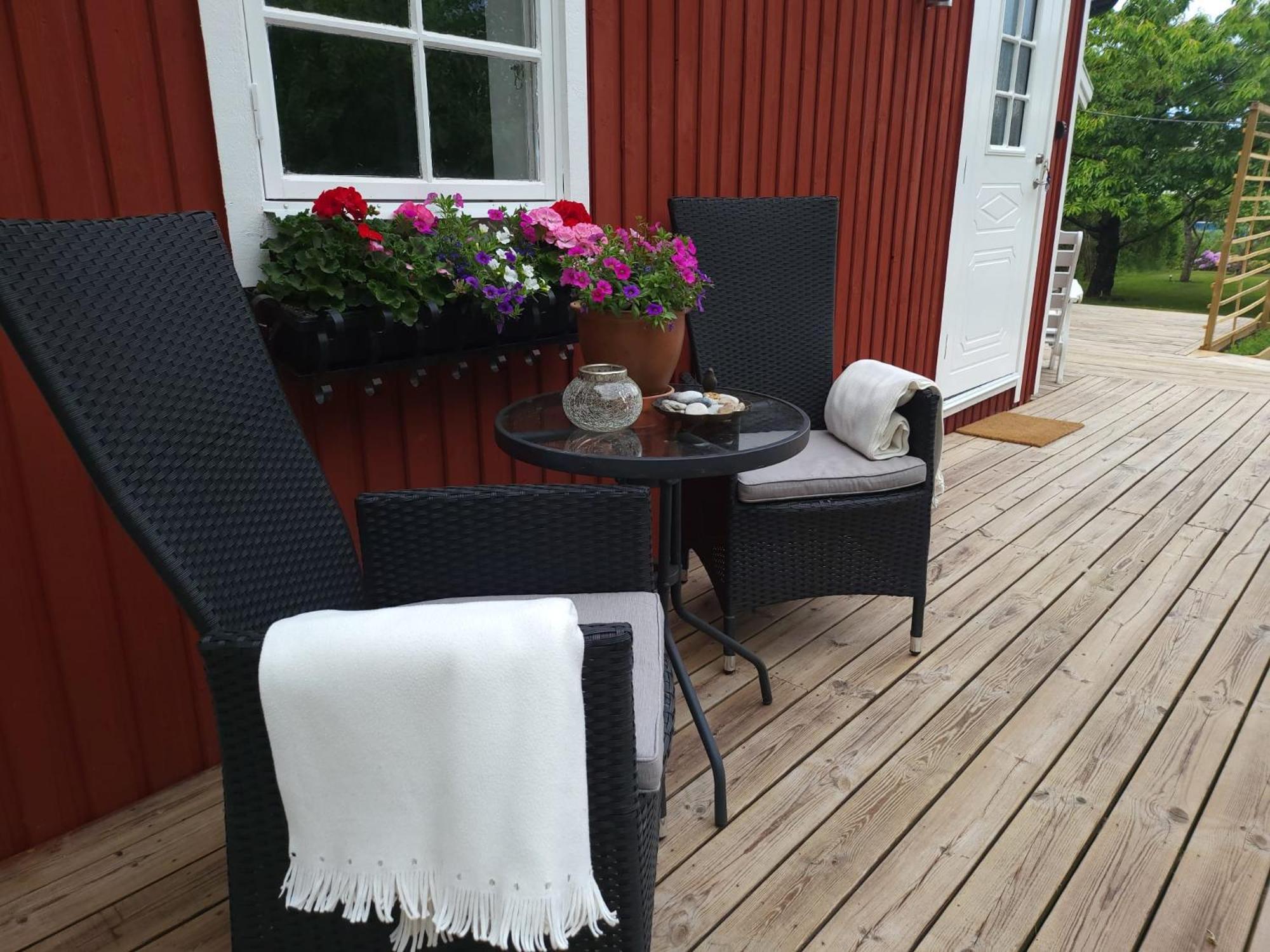 Villa Lilla Huset Med Stor Traedgardstomt Naera Golf Och Hav Trosa Esterno foto