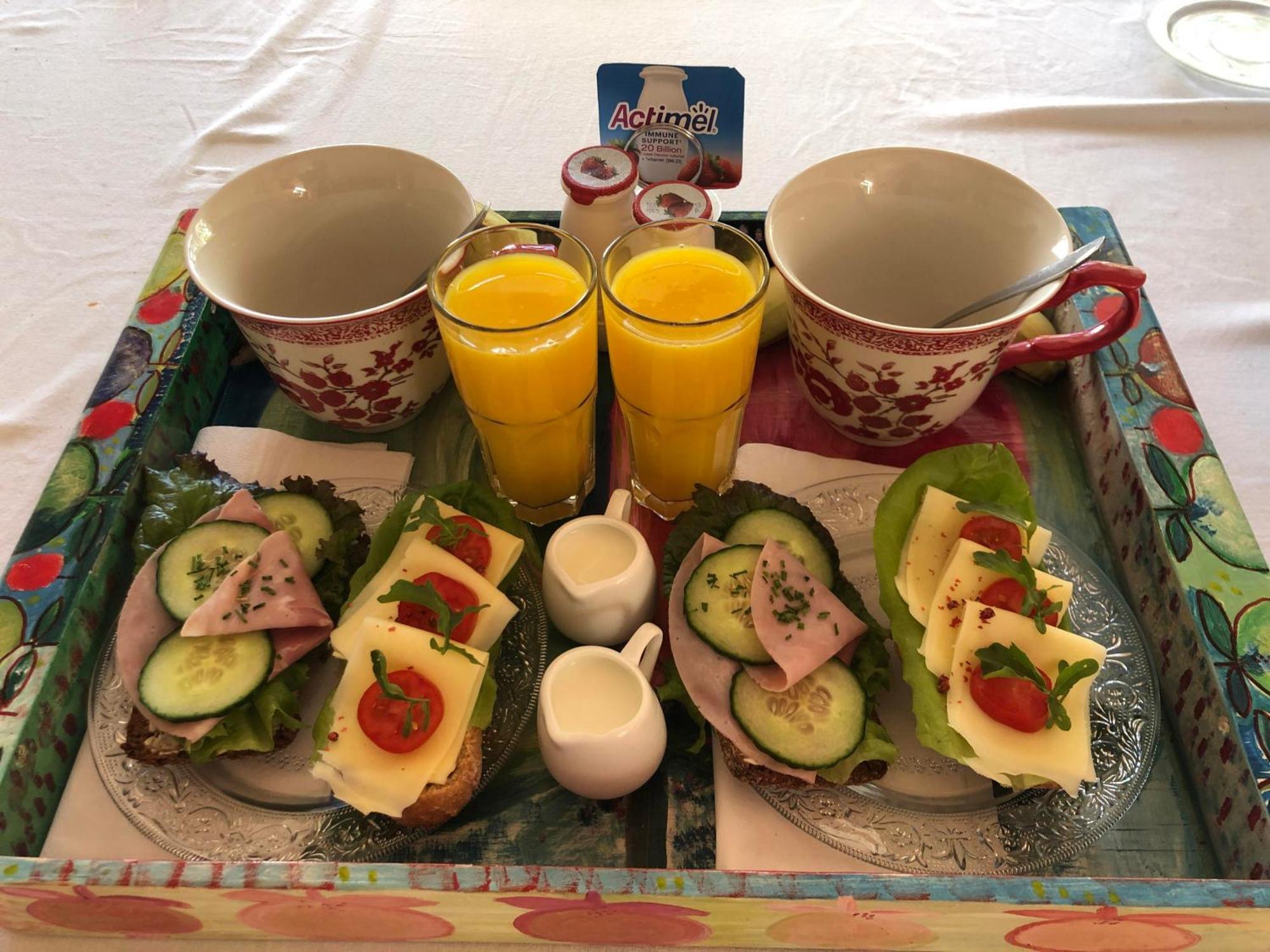 Villa Lilla Huset Med Stor Traedgardstomt Naera Golf Och Hav Trosa Esterno foto